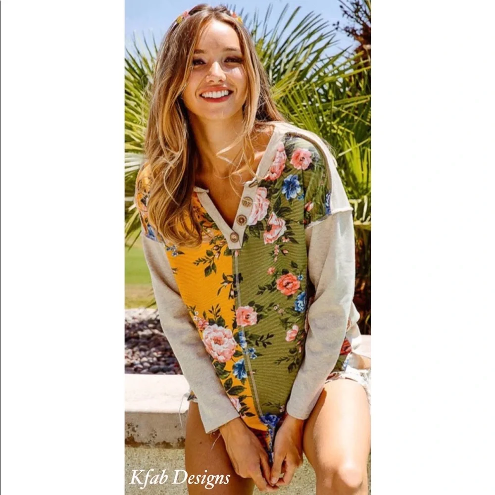 ❤️LAST ONE! V Neck Floral Soft Color Block Henley Top! - Picture 14 of 15